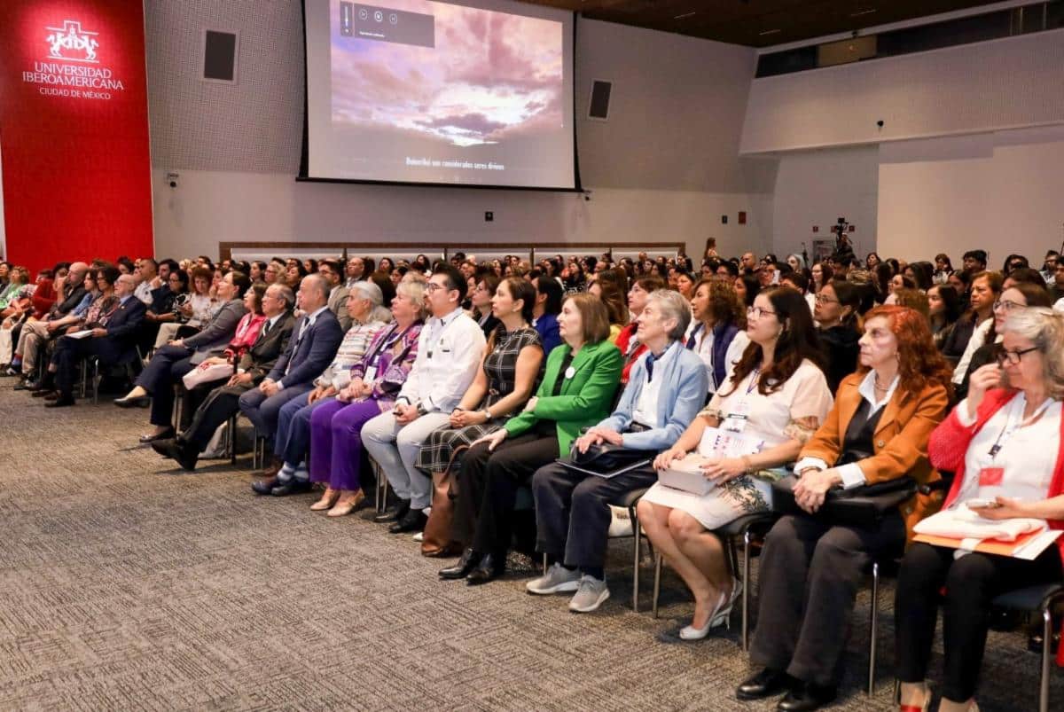 Participa investigadora de la UES en congreso internacional de nutrición, sustentabilidad e inteligencia artificial