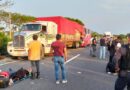 Fatal choque entre tráiler y autobús en autopista de Veracruz deja un muerto y más de 20 heridos