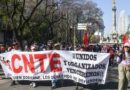 Profesores de CNTE se manifiestan frente a oficinas del Pensionissste