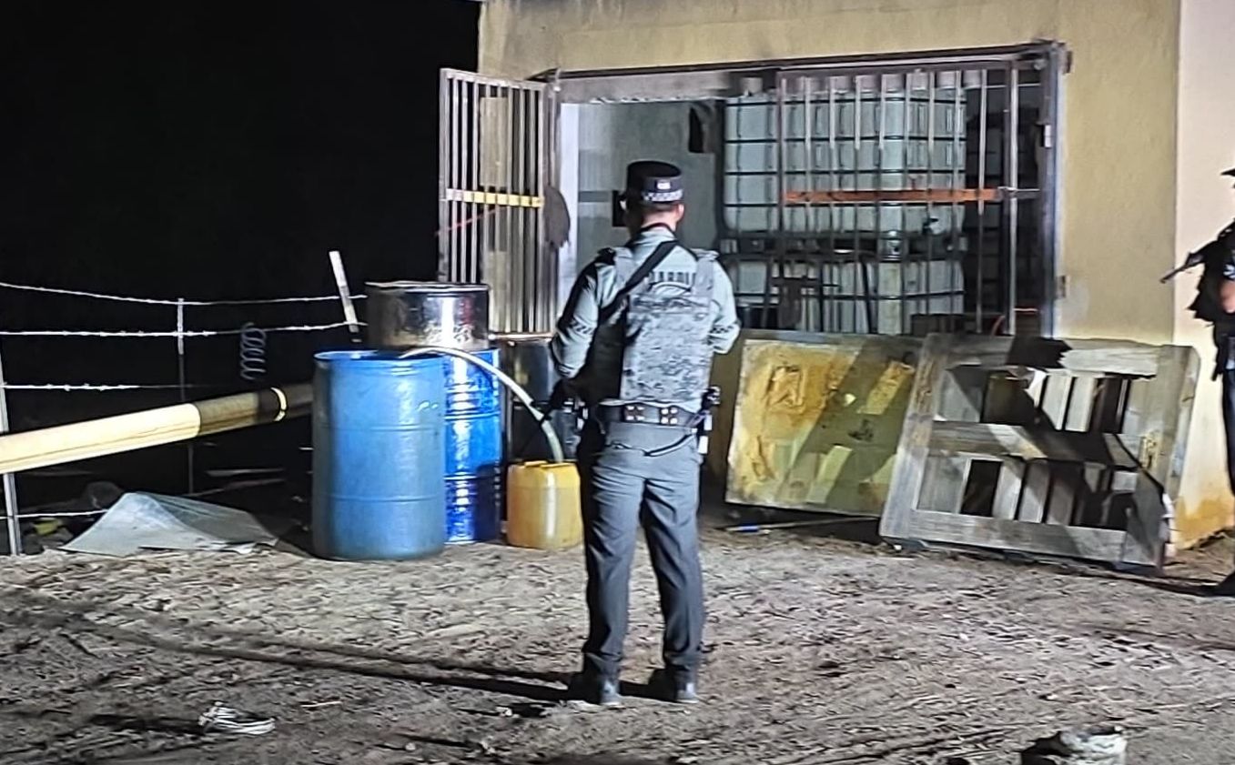 Decomisan combustible ilegal elementos de la Guardia Nacional División Caminos