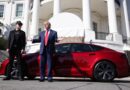 Trump podría vender el Tesla que compró en apoyo a Musk tras su ruptura pública