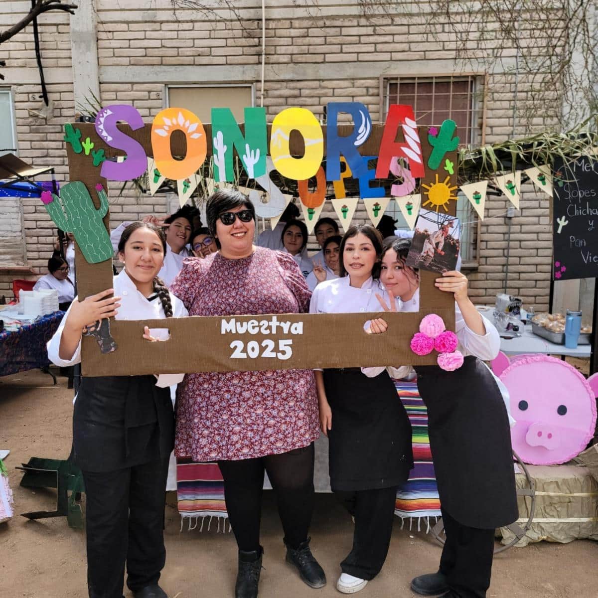 Alumnado de Conalep Sonora recrea sabores ancestrales en festival gastronómico