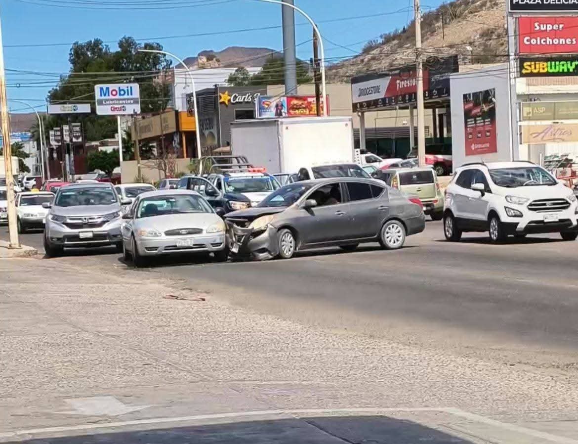 Choque de vehículos provocó caos vial