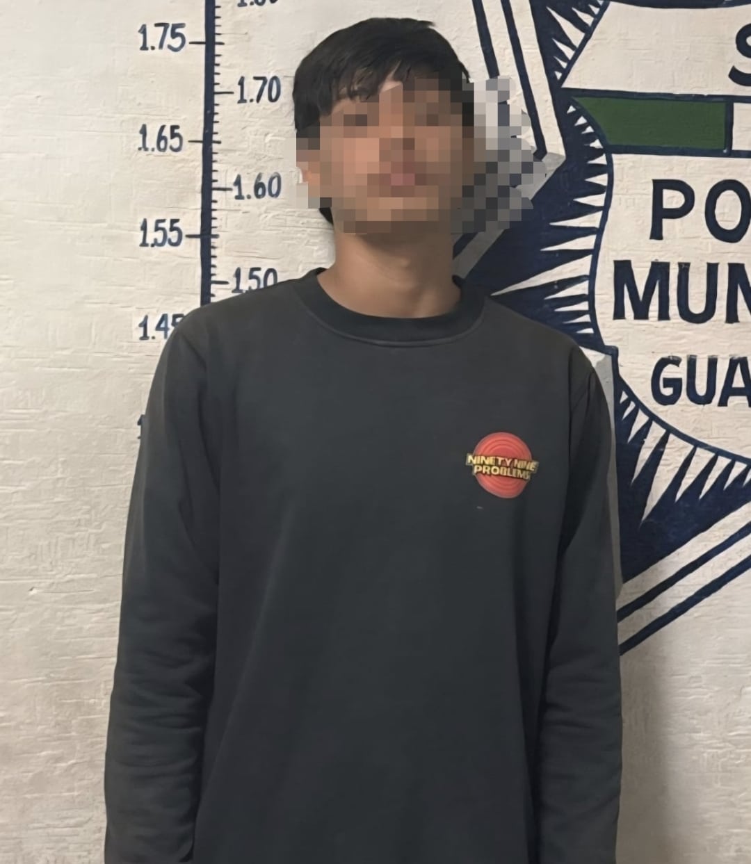 En filtro detienen a motociclista adolescente