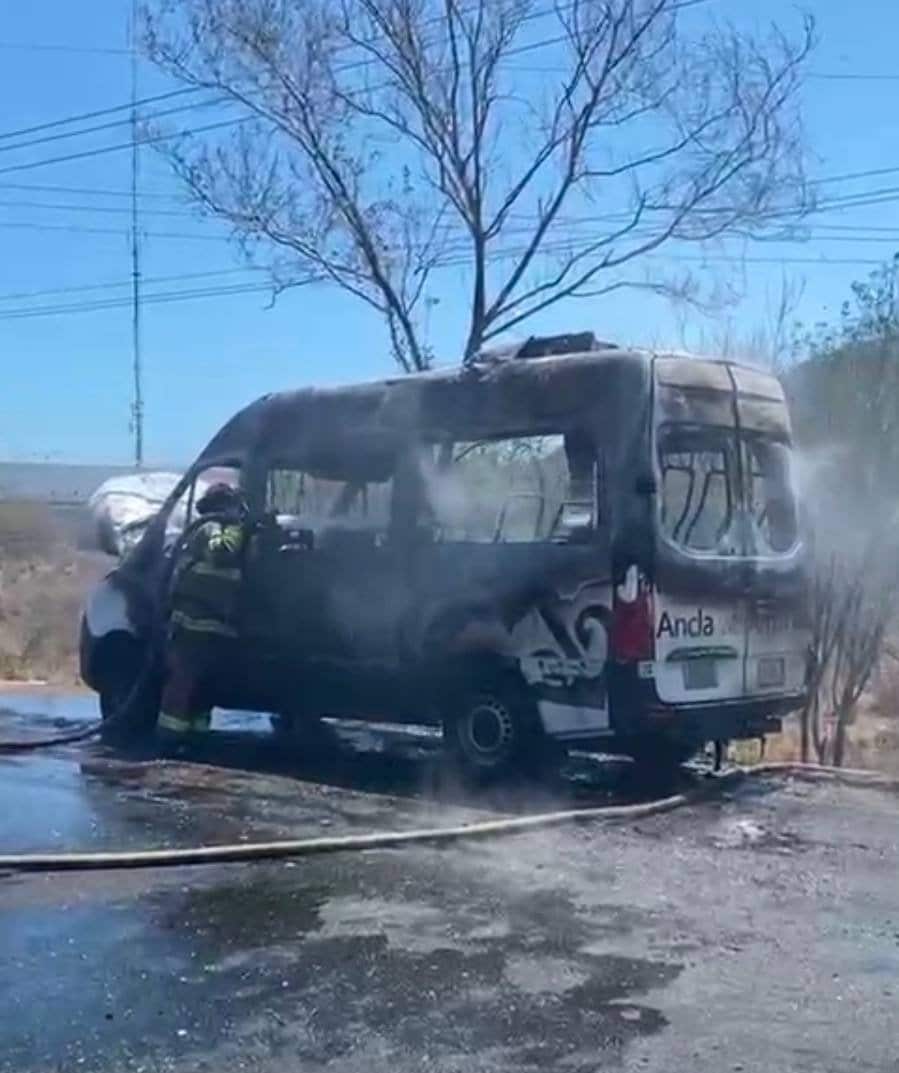 Se incendia vagoneta