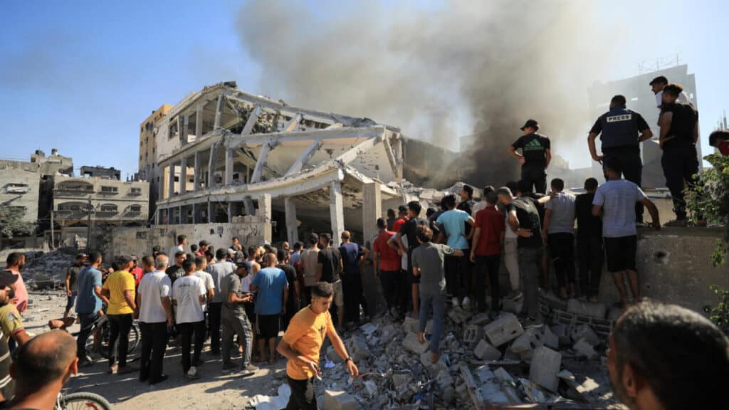 Ataques israelíes durante la madrugada dejan 30 muertos en Gaza 1 15 2