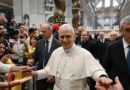 Papa León XIV pide a ‘influencers’ católicos que lleven la paz a las redes sociales
