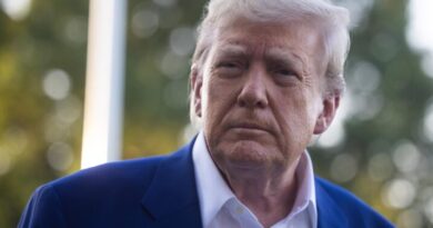Demandan al Gobierno Trump por pausar la financiación de programas extraescolares
