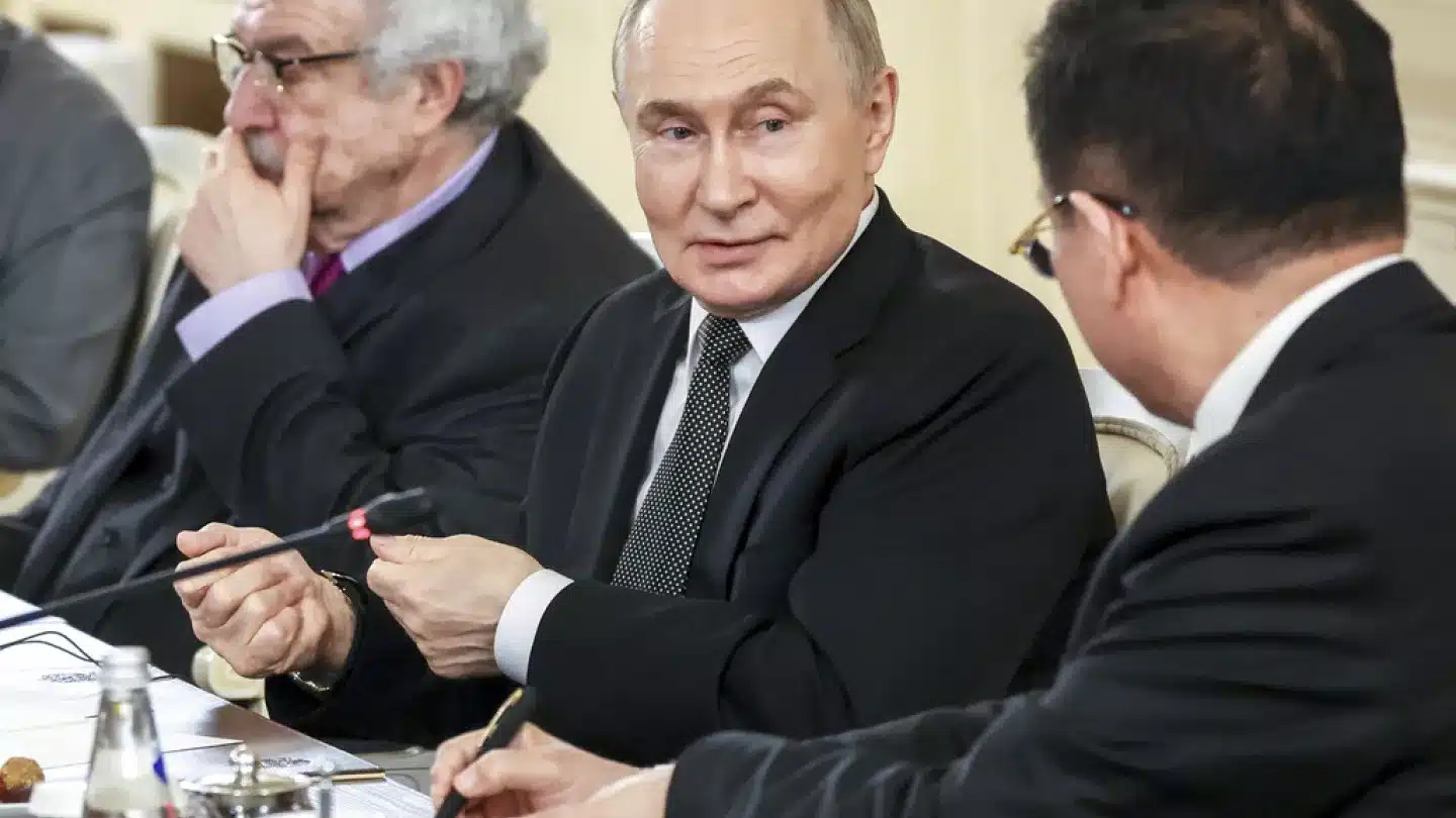 Rusia afirma que Occidente discute posible reemplazo de Zelensky en reunión secreta