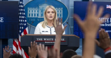 La Casa Blanca defiende que Trump ha sido “transparente” sobre el caso Epstein
