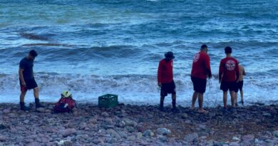 Buscan a joven desaparecido en la playa Centinela