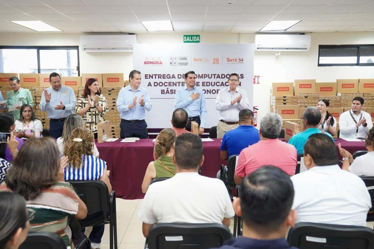 Beneficia Gobernador Durazo a más de dos mil docentes con entrega de computadoras: SEC