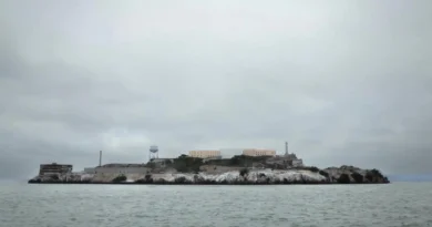 Autoridades federales visitan la prisión de Alcatraz tras la luz verde a su reapertura en California