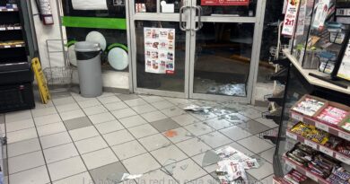 Cristalazo en Oxxo de Loma Dorada