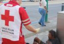 Socorristas ayudan a indigente en el Centro de Guaymas