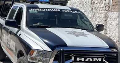Dejan abandonado vehículo robado en Lomas de Colosio