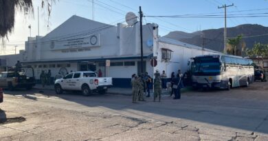 Decomisa maletas con droga en autobús