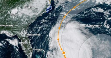 Huracán ‘Erin’ provoca inundaciones costeras en Carolina del Norte; se mueve hacia el nor-noreste