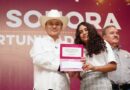 Gobernador Durazo cumple a estudiantes de la Sierra con becas y libros gratuitos