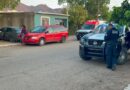 Encuentran a hombre sin vida dentro de auto