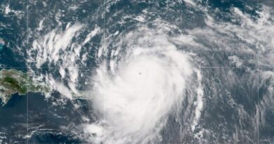 Huracán ‘Erin’ de categoría 4 obliga a evacuar islas turísticas en Carolina del Norte