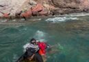 Rescatan bomberos a pescadores en San Carlos