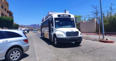 Choca contra camión en San Carlos
