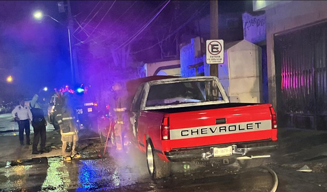 Incendian vehículo de jefe de Tránsito en Guaymas