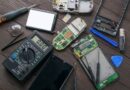 Solitario hampón se introdujo a un negocio de celulares y se apoderó de varias refacciones, en hechos registrados durante los primeros minutos del lunes en pleno centro de la ciudad.