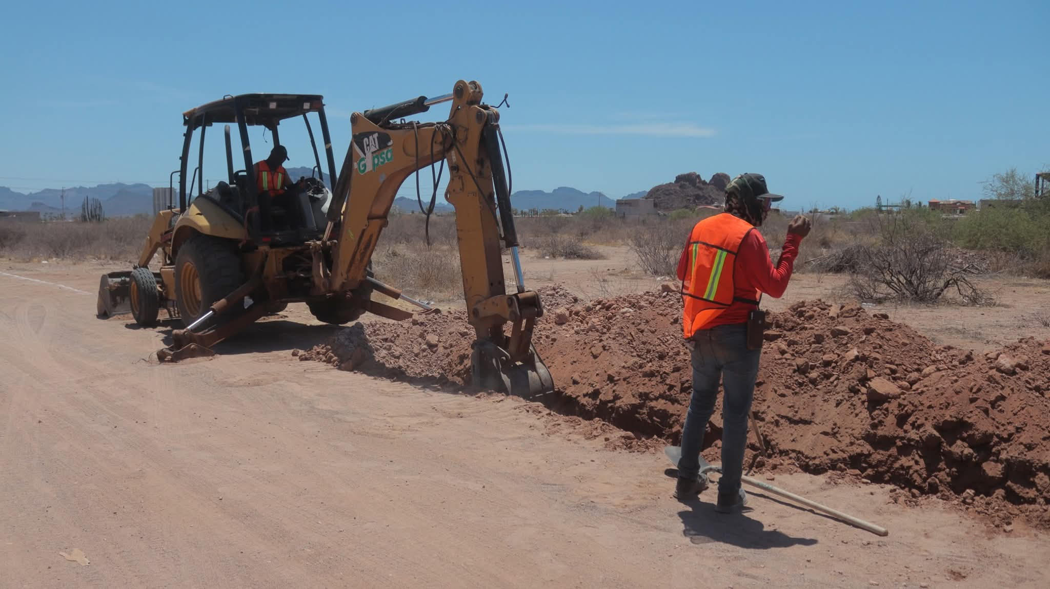 Por fin rehabilitan red de agua en Ranchitos