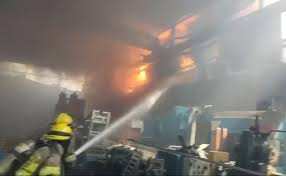 Incendio en empresa de químicos en Nuevo León deja al menos dos heridos