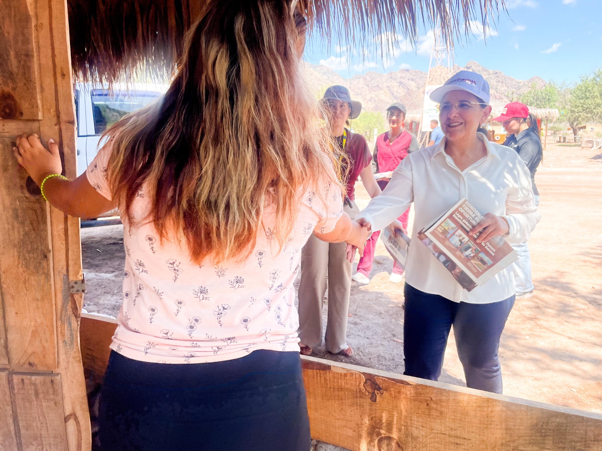 Alcaldesa rinde informe en colonias