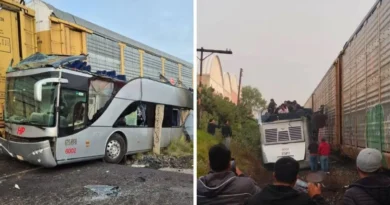 Choque de tren y autobús deja 8 muertos y 45 heridos en Edomex