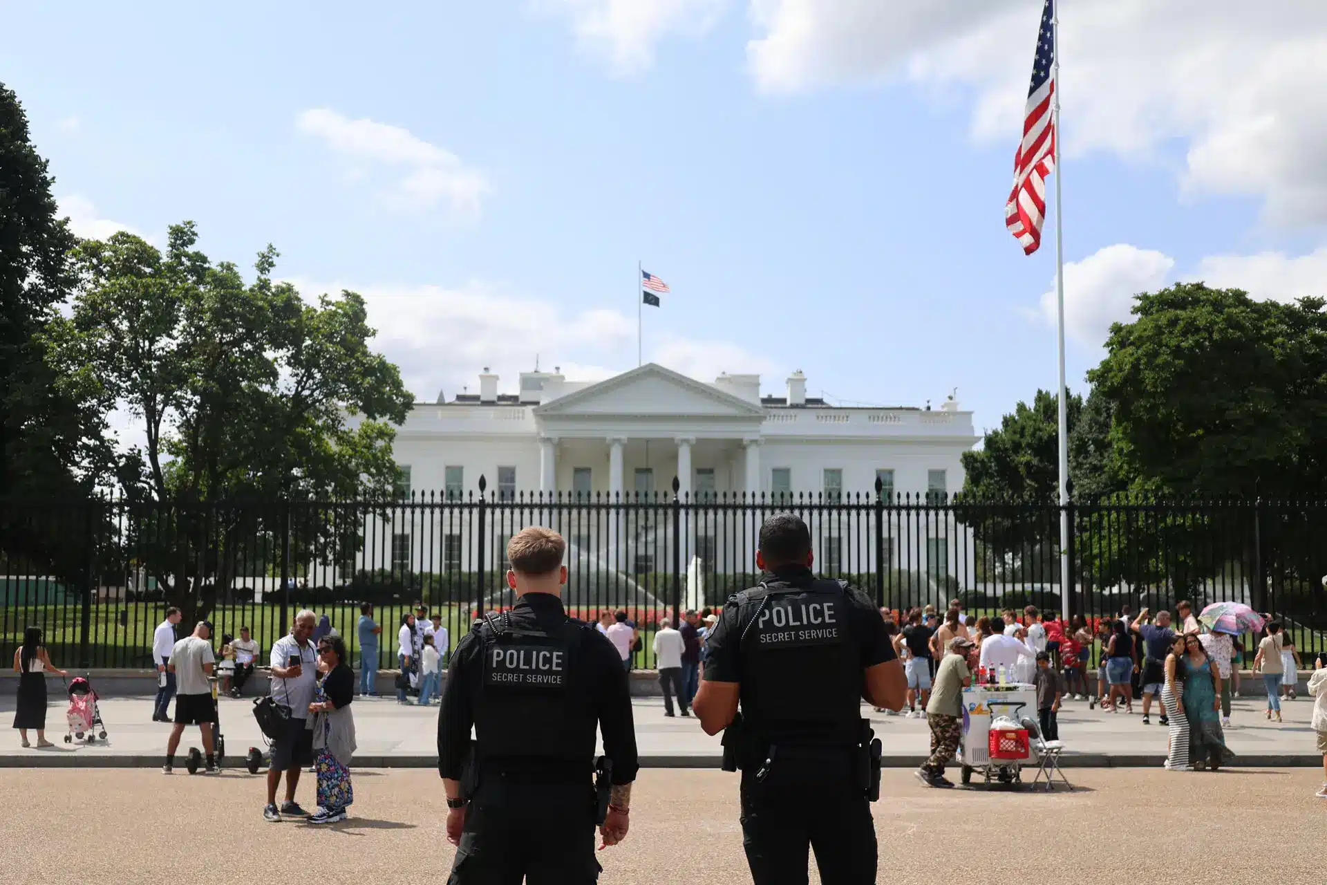 Casa Blanca planea despidos masivos en agencias federales si hay cierre de Gobierno