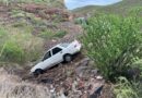 Cae automóvil a voladero