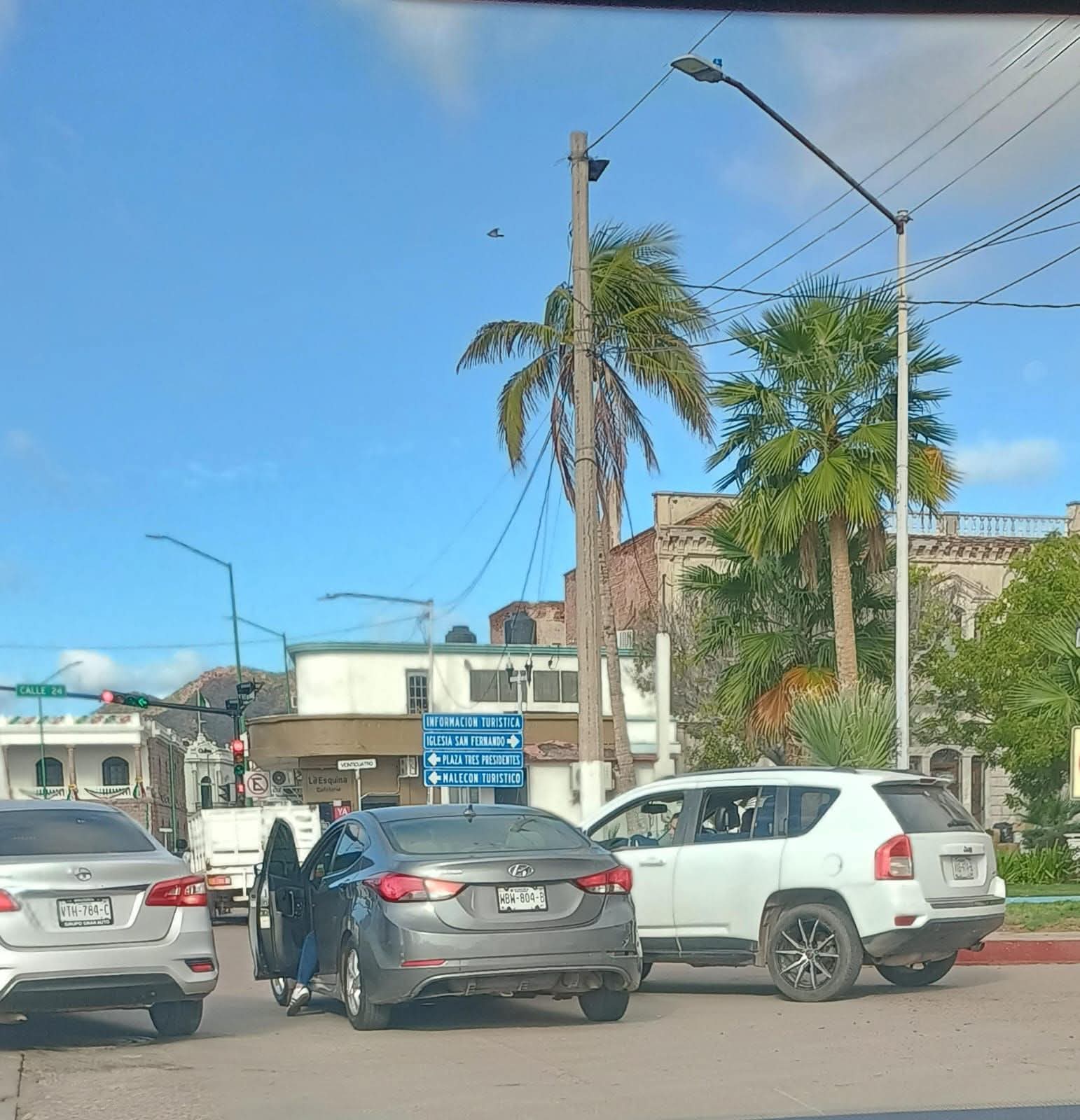 Chocan vehículos en la Serdán
