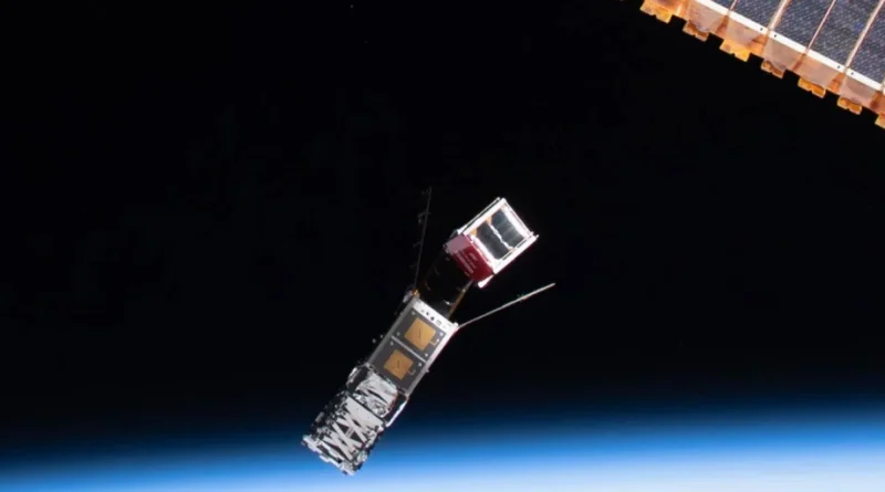 FOTO NANO SATELITE EN EL ESPACIO 2 476316