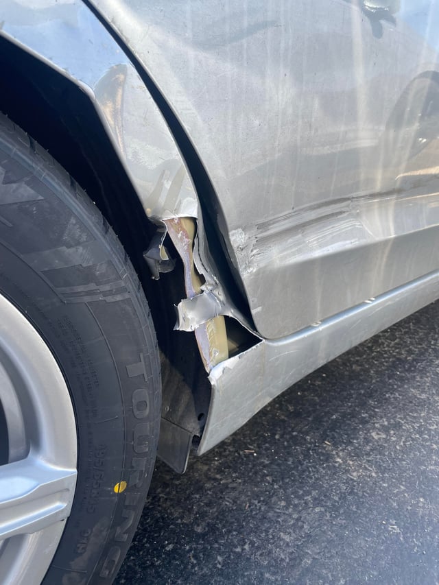 car wreck person at fault has no insurance seeking advice v0 r4so4etm2pme1