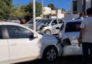 Deja daños materiales choque de autos
