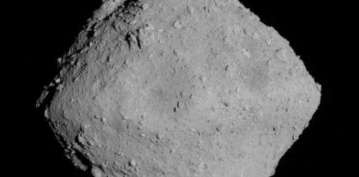 Agua antigua fluyó por el interior del asteroide Ryugu