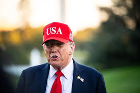 Trump Sugiere Llevar Operaciones Antinarcóticos del Mar a la Tierra Tras Éxito en el Caribe