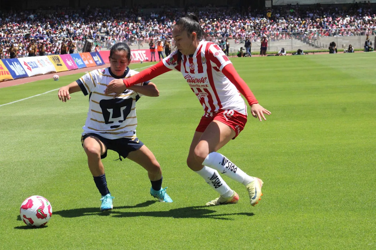 Con gol agónico de Alicia Cervantes, Chivas rescata ante Pumas