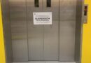 Quedan menores atrapados en elevador