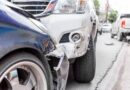 Deja daños materiales choque de autos