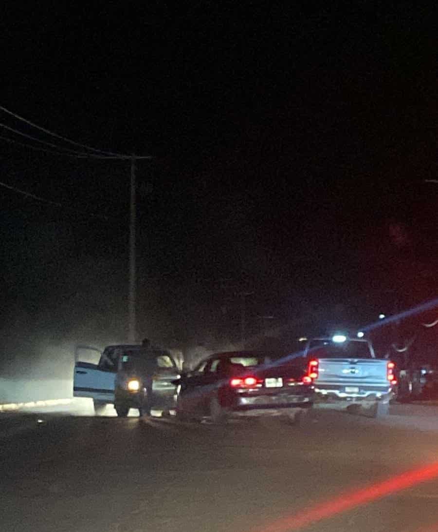 Chocan vehículos en el bulevar de Las Colinas