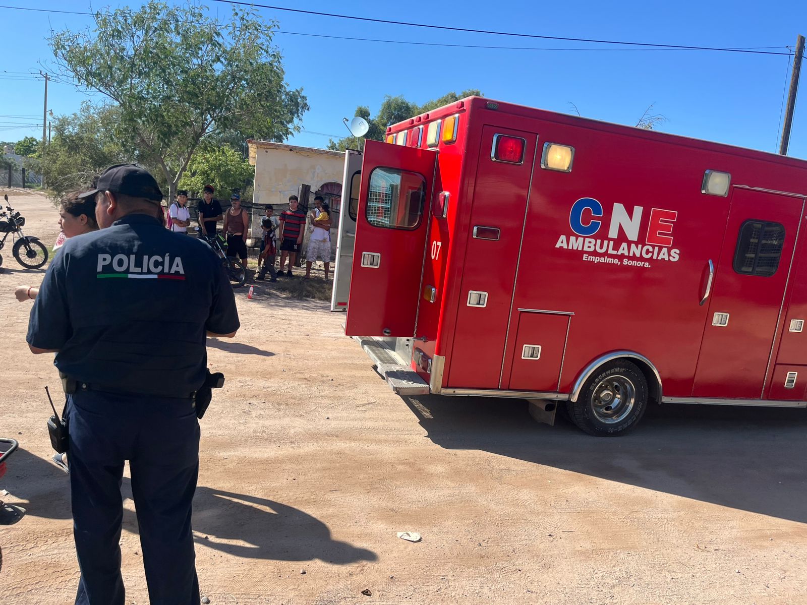 Estudiantes de Conalep chocan contra vehículo