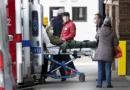 Un periodista hospitalizado tras empujón de agentes de ICE en detención en Nueva York