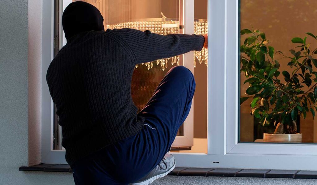 el momento del dia en que un ladron puede entrar en tu casa