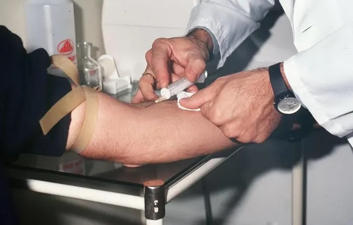 extraccion de sangre b6ad063d focus 0 0 696 464