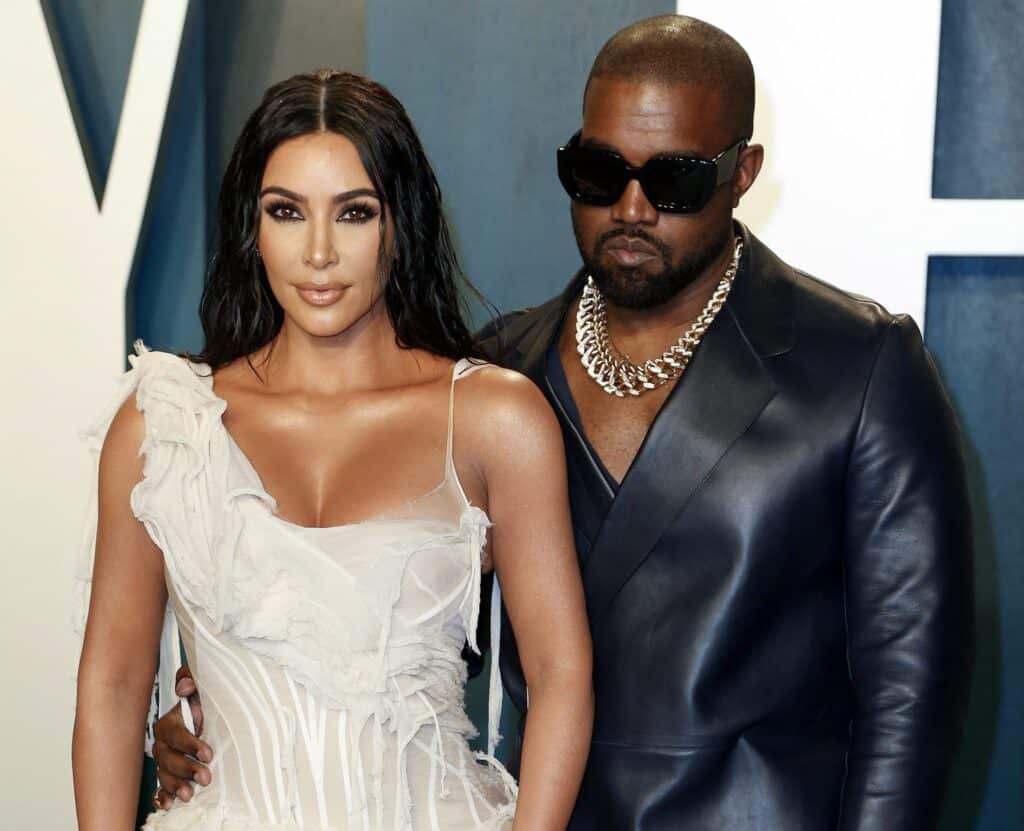 kim kardashian y kanye west 2048x1661 1